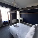 Chic 5 Double Bedroom House - 15 Min To *