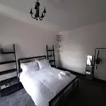 Holiday home Chic 5 Double Bedroom House - 15 Min To Manchester