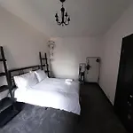 Chic 5 Double Bedroom House - 15 Min To Holiday home *