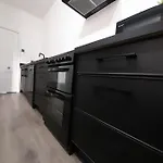 Chic 5 Double Bedroom House - 15 Min To Holiday home *