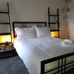 Chic 5 Double Bedroom House - 15 Min To * Manchester