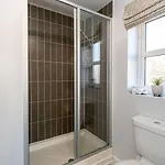 Beautifully Designed 3 Bed House - In Prázdninový dům *