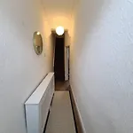 Business Friendly 2br House Sleeps 5, Wi-fi, Workspace & Free Parking