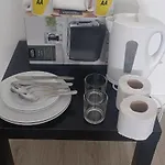Free Car Park And Walk To Coop, Etihad , Piccadilly,free Snacks Pansiyon