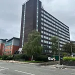 1 Bed Near Old Trafford With Free Car Park * Manchester