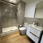 1 Bed Near Old Trafford With Free Car Park Appartement