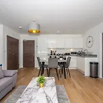 2 Bed - 5 Mins From Old Trafford * Manchester