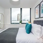 2 Bed - 5 Mins From Old Trafford Manchester