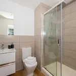 2 Bed - 5 Mins From Old Trafford Manchester