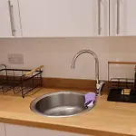 2 Bed Manchaster With Private Entrance *