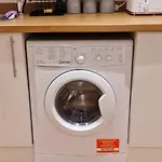 2 Bed Manchaster With Private Entrance *