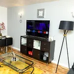 Charming 2-bedroom In アパート
