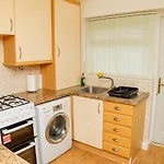 Charming 2-bedroom In アパート
