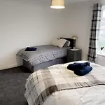Elegant Ellesmere, Comfortable, Budget, Friendly Konukevi Manchester