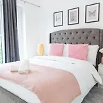 Cozy Townhouse In The Heart Of Greater *