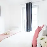 Cozy Townhouse In The Heart Of Greater Ferienhaus