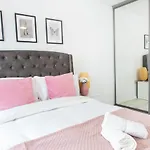 Cozy Townhouse In The Heart Of Greater