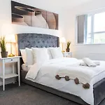 Ferienhaus Cozy Townhouse In The Heart Of Greater