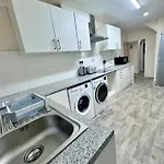 Full In Heywood Street Near Cheetham Hill Tatil Evi