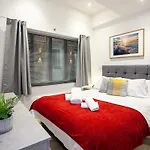 Super 2 Bed Close To Victoria Station Daire *