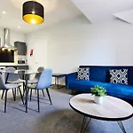 Free Parking - Modern 2-br Flat Close To Salford Royal Manchester
