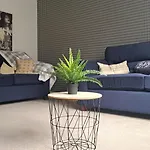 Tropical Sun Homes - Beautiful Spacious 3 Bed In A Serene Environment With Free Parking For 2 Cars *