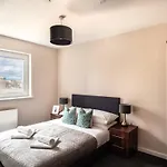 Modern & Stylish 2 Bed In Appartamento *