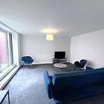 Free Parking - Stunning 2-br Near Salford Royal Apartmán *