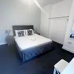 Free Parking - Cosy 2-br Flat Near Salford Royal *