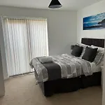 Luxury Two Bedroom Flat Opposite Coop Live N Etihad Stadium With Free Secure Parking, Netflix And Sky Tv Daire Manchester