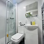 Chic Hideaway: Modern Studio In Stretford Apartmán Manchester