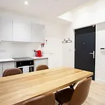 Super 2 Bed Close To Victoria Station Daire