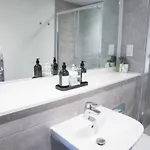 Luxury Mcr 2bed,2bath Apartment- Location! شقة