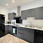 Free Parking - Cosy 2-br Flat Near Salford Royal