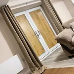 Luxury 2 Bedroom In Centre - Free Parking