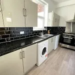 Free Parking - Near Coop Live, Etihad - Comfy 3-bed House In * マンチェスター