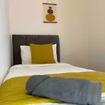 別荘 Free Parking - Near Coop Live, Etihad - Comfy 3-bed House In