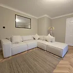 New 2 Bedroom In - Stretford - Old Trafford Close To Football-cricket Ground & Centre *
