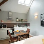 High Street Town House Aparthotel 4*