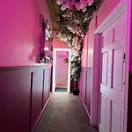Apartment Manchester's Only Themed Slumber Party For 8 With Makeup *