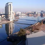 Apartment The Salford Quay, Warm & Beautiful With Hyper Fast Wifi & Great Views! Manchester
