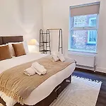 Casa de Férias Stunning Luxury Spacious - 5 Bedrooms - Rest & Recharge In
