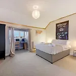 Spacious 5bed House In South - Pass The Keys