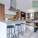 Spacious 5-bedroom Contractor House Sleeps 7 With Parking By Purestay Prázdninový dům *