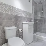 Free Parking 5 Minutes From Centre Holiday home