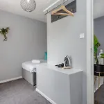Free Parking 5 Minutes From Centre