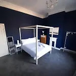 Chic 5 Double Bedroom House - 15 Min To