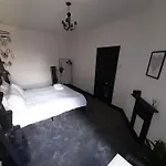 Holiday home Chic 5 Double Bedroom House - 15 Min To Manchester