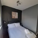 Chic 5 Double Bedroom House - 15 Min To * Manchester