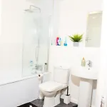 Luxury Two Bedroom Flat Opposite Coop Live N Etihad Stadium With Free Secure Parking, Netflix And Sky Tv * Manchester